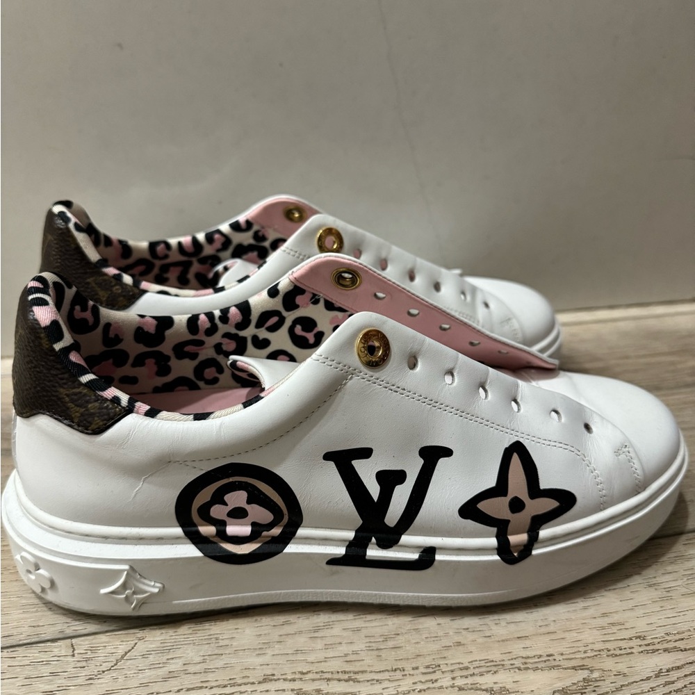 Louis Vuitton LOVE sneakers from Paris. Limited edition! Size 38